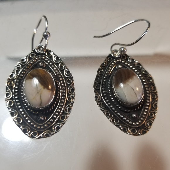 LOVELY EARRINGS - Picture 5 of 7